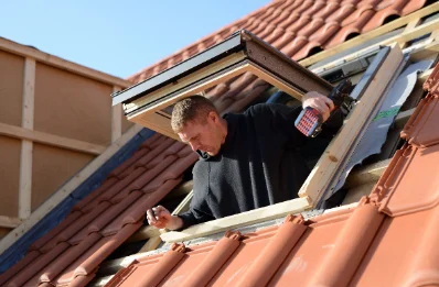 Pose de fenêtres de toit Velux à Pouzay